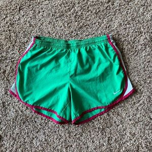 SOLD GIRLS Nike Running shorts XL-listed as W’s SM